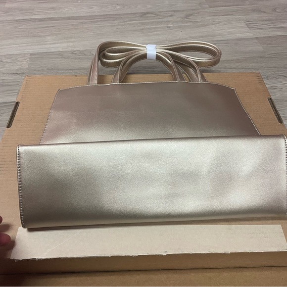 ✨✨Authentic Telfar Medium Metallic Gold Shopping Bag✨✨ - Picture 12 of 17